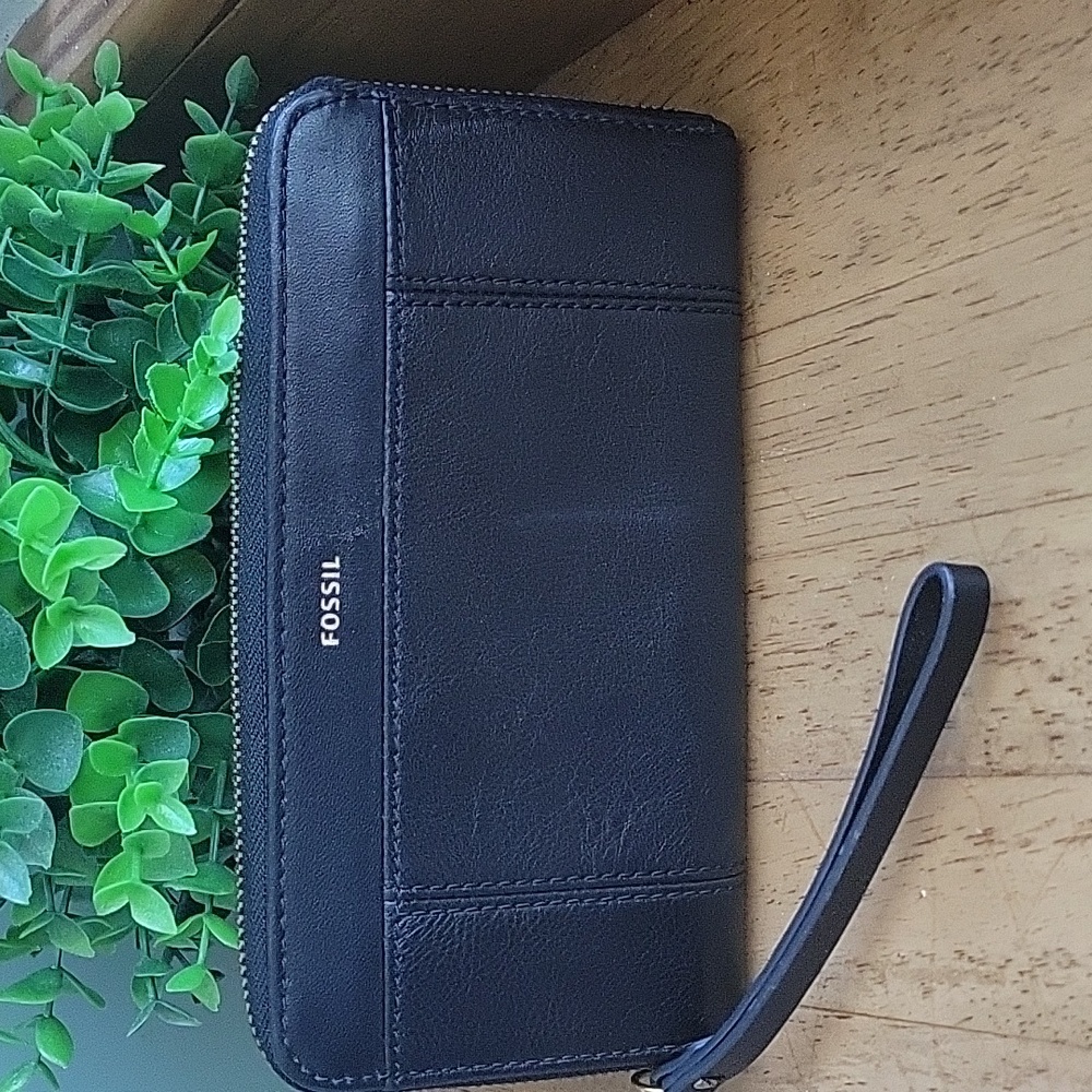 Fossil and Kate Spade Wallet Bundle - Picture 2 of 16